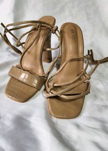 N8. NUDE SEXY STILETTOS