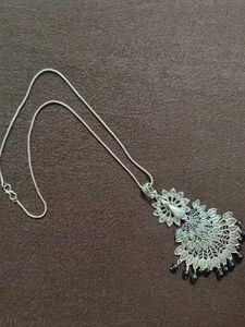 Silver Tone Necklace