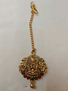 Stunning Gold-Toned Jewelry Set