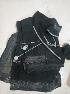 New Trending Saree With Designer Blouse