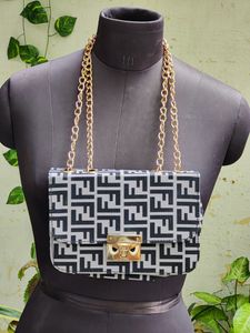 Qaeru FF Print Sling bag In Excellent Condition