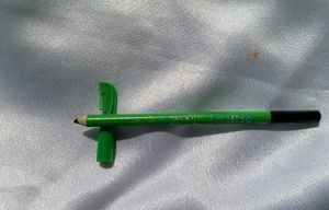 Smooth Eyebrow Pencil with Comb