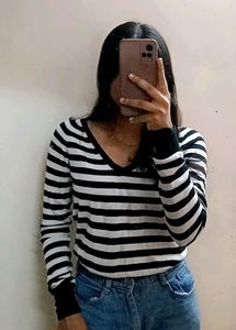 Black And White V-neck Full Sleeves Sweater