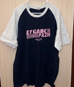 ✨ Uniqlo Graphic Raglan T-Shirt