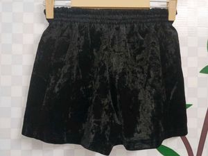(1000)Black Velvet Shorts