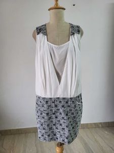 Chic Sleeveless Dress Length 34 Inches