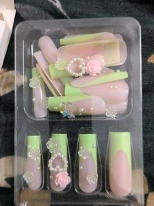 Savana Press-On Nails with Pearls &amp; Roses