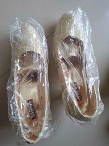 Sparkling Gold Heels 👠