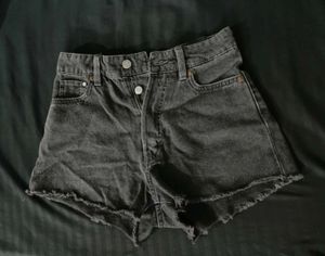 ⋆. 𐙚 ̊ Black faded shorts .ᐟ ◡◡