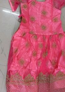 yeh dress bilkul new h ek bar bhi use nhi hua size