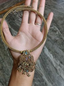 a neckleace with pair of earrings