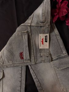 Stylish Light Wash Cargo Jeans