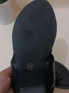 Black FLATS