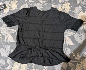 Laced top with waist tie-up