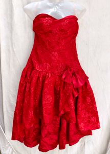 15J6. Stunning Red Strapless Lace Mini Dress