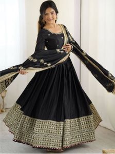 Elegant Black Embroidered Anarkali🧿👀