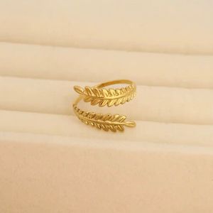 Elegant Leaf Design Adjustable Ring