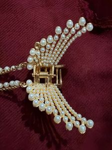 Elegant Pearl Hair Claw Clip