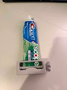 toothpaste squeezer