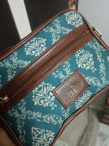 Stylish Clownfish Crossbody Bag