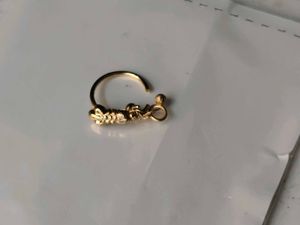 Elegant Gold Nose Pin with Floral Design