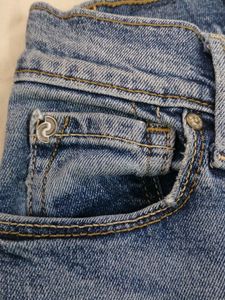 Jeans(Levi's, Denizen)(26)(Straight Fit)(Tucks Can Be Removed)