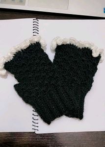 Fingerless Gloves with Ruffle Trim