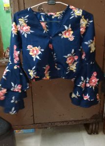 Floral Print Bell Sleeve Crop Top