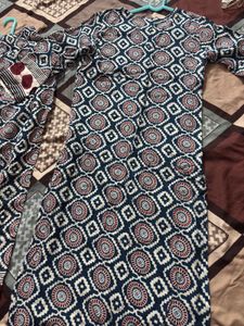 Blue &amp; Off White Geometric Print Kurta Set(‘S’ SIZ