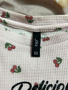 pink t shirt