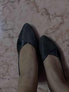 Stylish Black Pointed Toe Flats