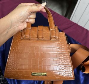 Steve Madden sling Bag