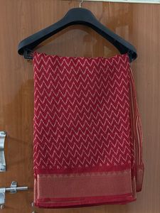 Elegant Red Saree with Zigzag Pattern