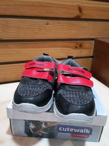 Cute Walk Black & Red Sneakers