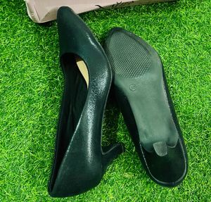 Classic Black Pointed-Toe Heels