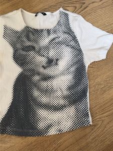 Graphic Print Cropped Top With a Cat 🐱