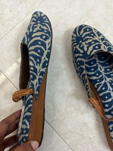 Stylish Printed Juttis
