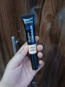 concealer and eyeshadow pallete combo