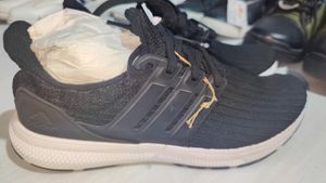 Adidas Men's Casual Shoes . Like New. No Coins