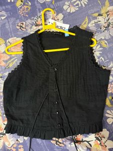 Sleeveless Black Crop Top with Lace Detail