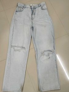 Light Wash Ripped Jeans