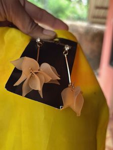 Chic Floral Dangle Earrings