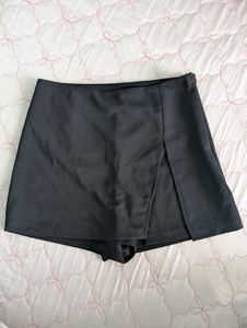 Chic Black Skort