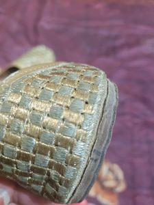Gold Woven Jutti