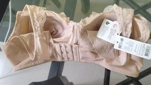 "Free Moving Plus" Lace Bra.