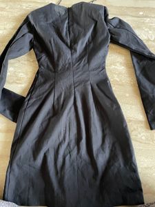 Body fit V neck XS dress