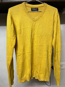 Yellow V-Neck Sweater 💛🌻