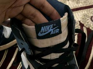 Old Skool Nike Air Jordan 1 Sneakers