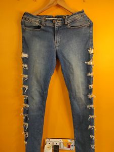 Stylish Damaged Jeans