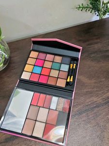 Mary Jo K Makeup Palette